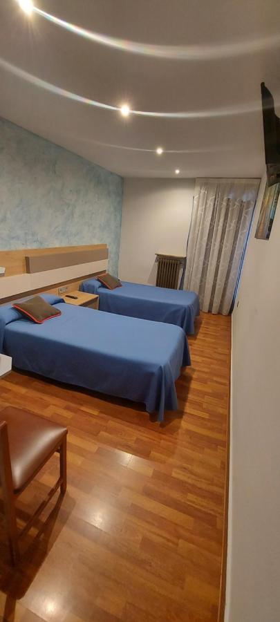 Hostal Del Campo Arévalo Exteriör bild